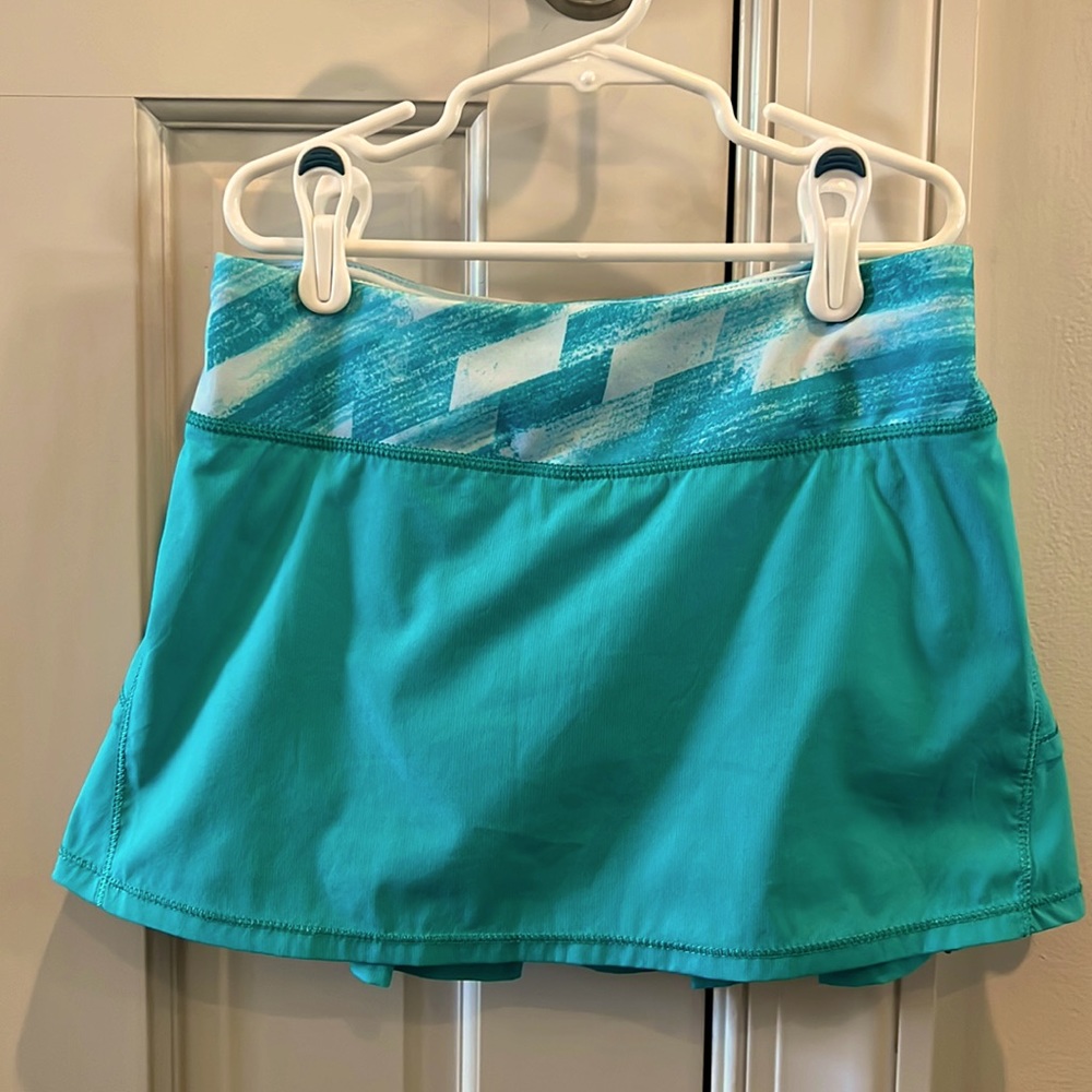 Ivviva Set the Pace skirt with built in shorts Size 10